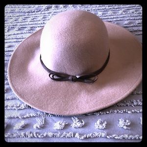 Wool wide brimmed hat